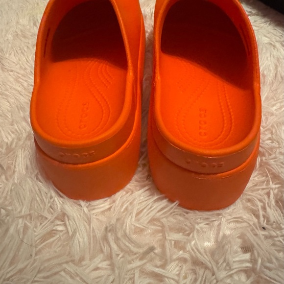 CROCS red/orange size 7 - Picture 6 of 8